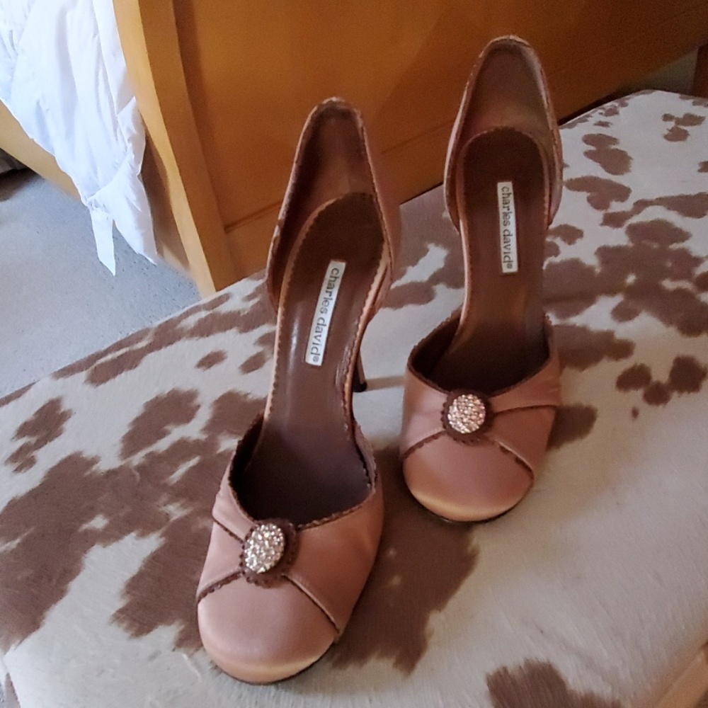 Charles David Pink Satin Pump